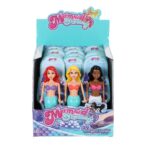 Γοργόνα που κολυμπάει στο νερό